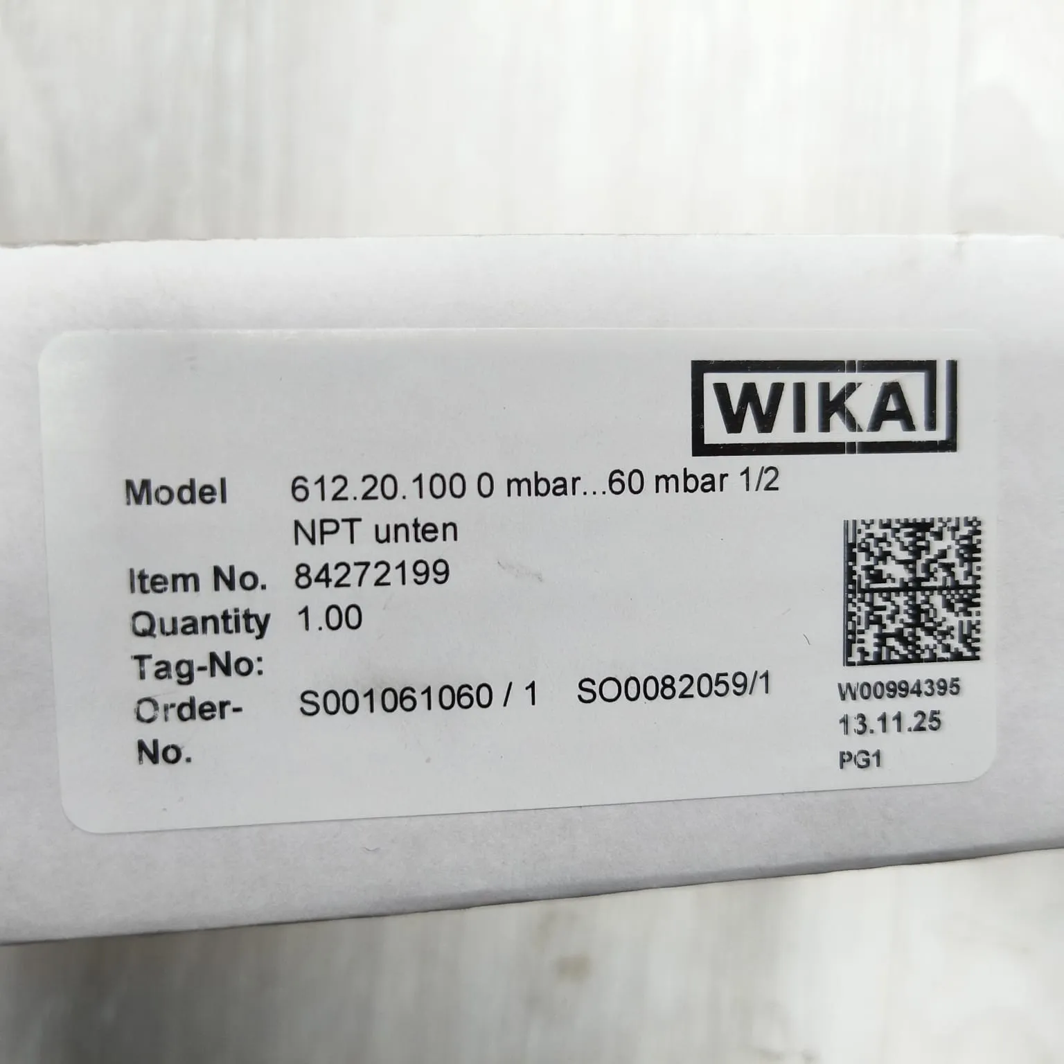 Wika Capsule Pressure Gauge Model 612.20.100, 0...60 mbar, Dual Scale, 4" Dial, 1/2" NPT Lower Mount, 84272199 - image 2