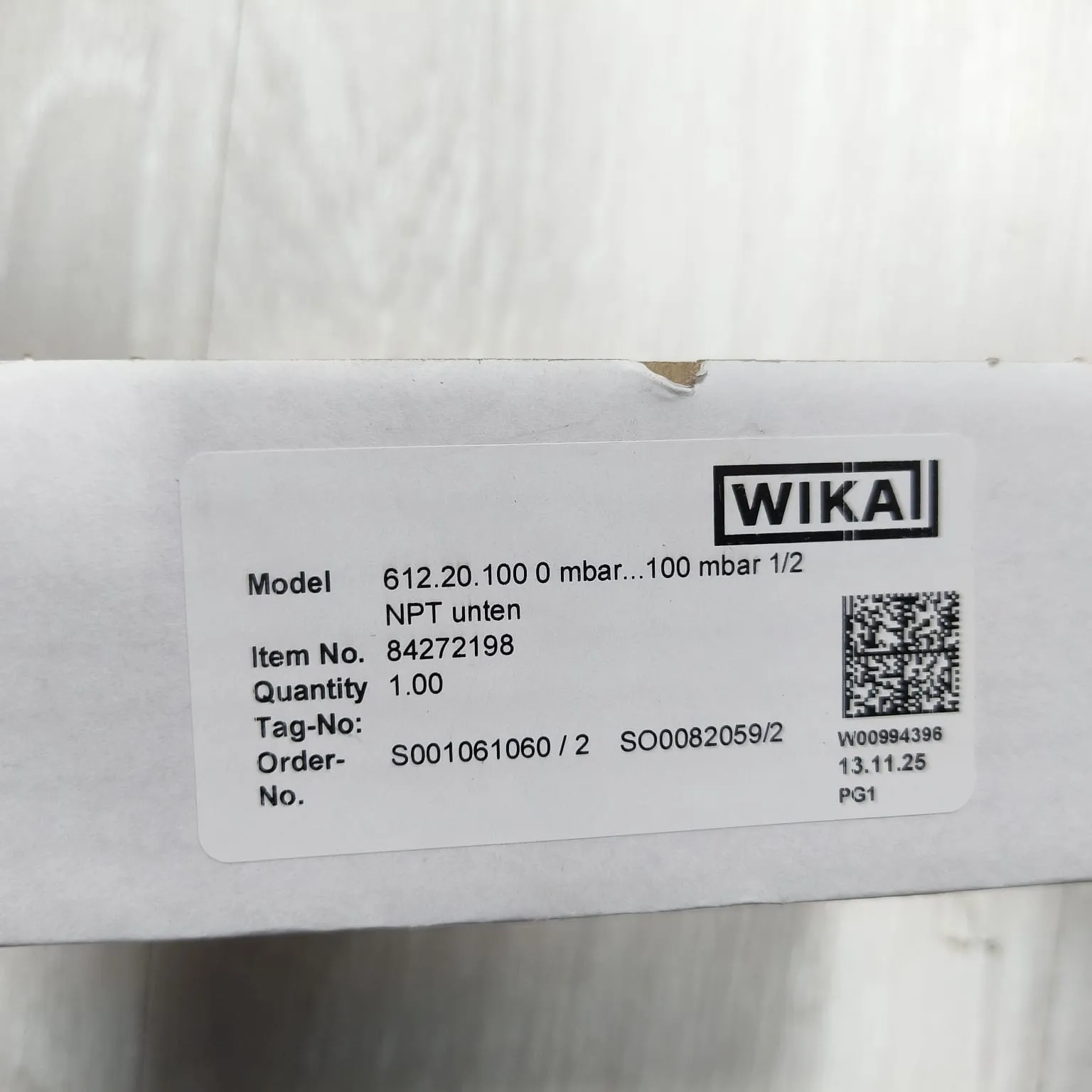 Wika Capsule Pressure Gauge Model 612.20.100, 0...100 mbar, Dual Scale, 4" Dial, 1/2" NPT Lower Mount, 84272198 - image 2