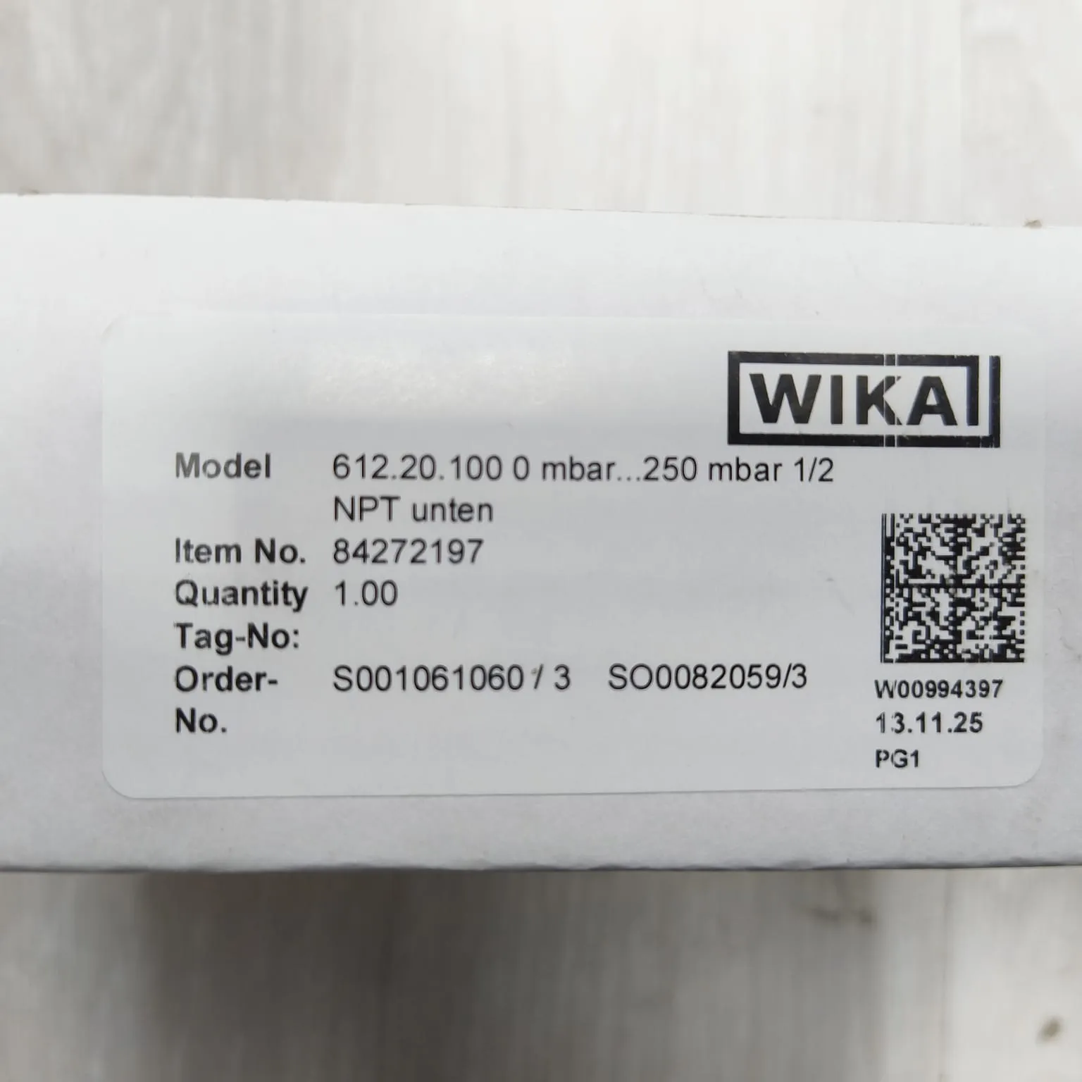 Wika Capsule Pressure Gauge Model 612.20.100, 0...250 mbar, Dual Scale, 4" Dial, 1/2" NPT Lower Mount, 84272197 - image 2