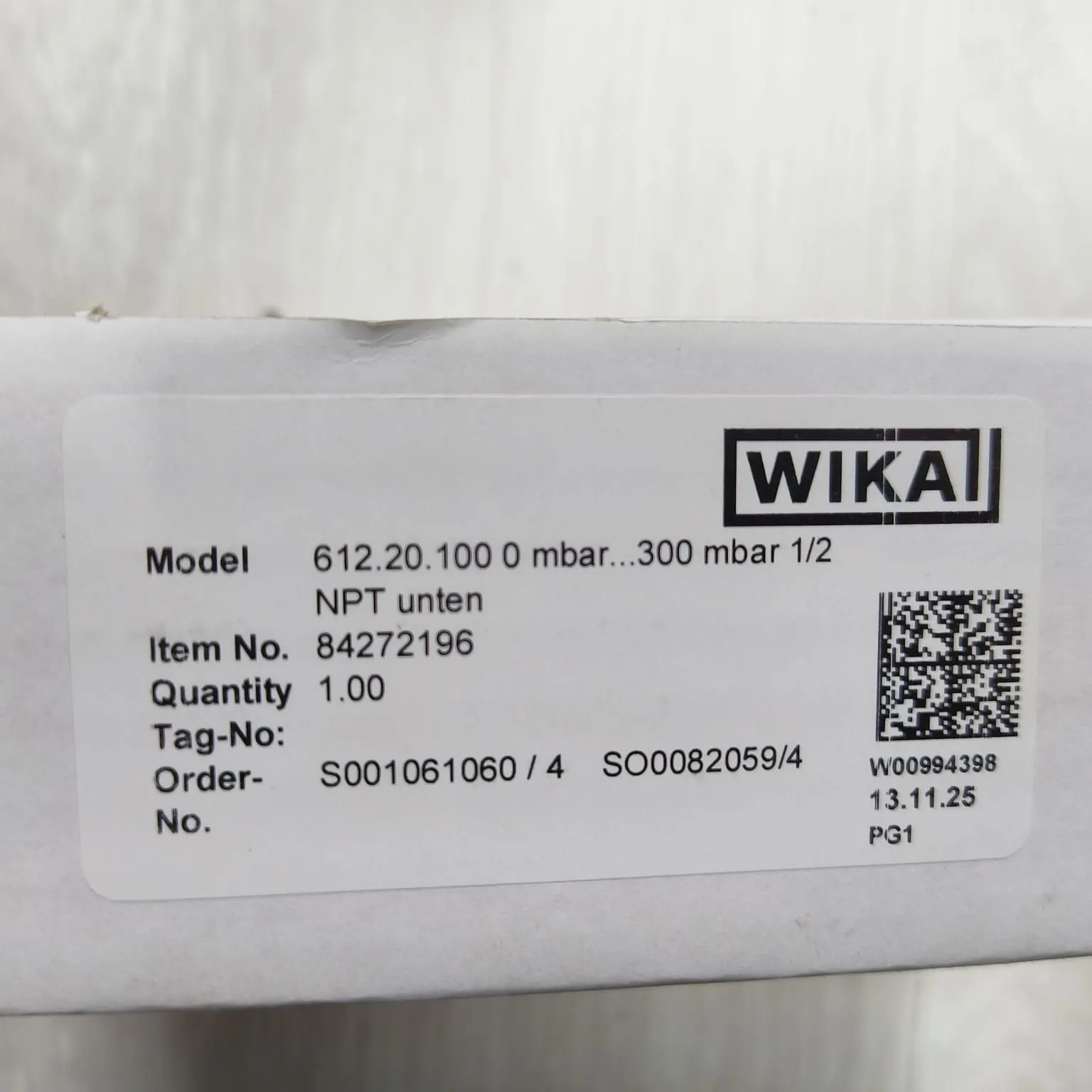 Wika Capsule Pressure Gauge Model 612.20.100, 0...300 mbar, Dual Scale, 4" Dial, 1/2" NPT Lower Mount, 84272196 - image 2