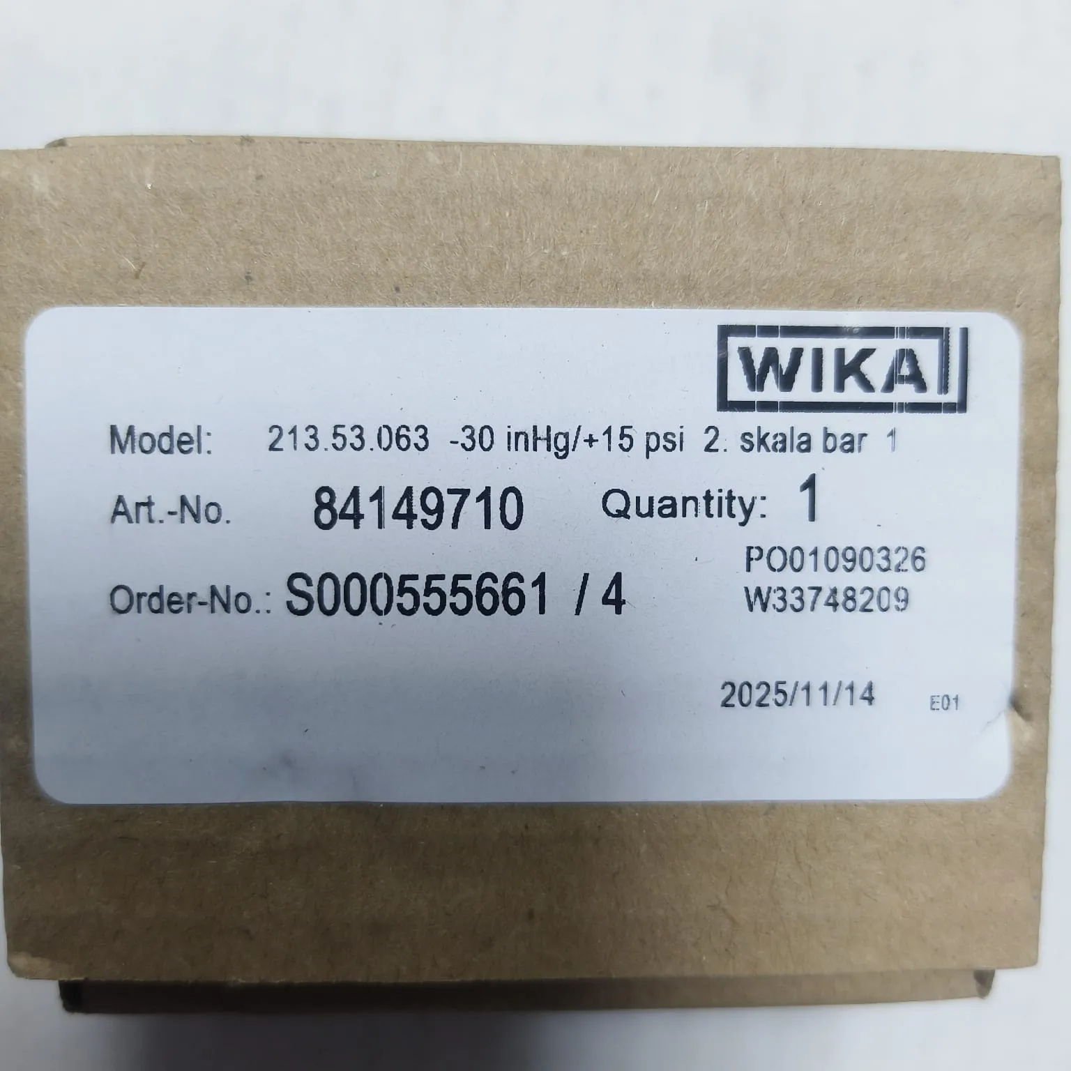 WIKA Compound Gauge 213.53.063, -30 inHg...+15 psi, Dual Scale, 2.5" Dial, 1/4" Male NPT Lower Mount, 84149710 - image 2