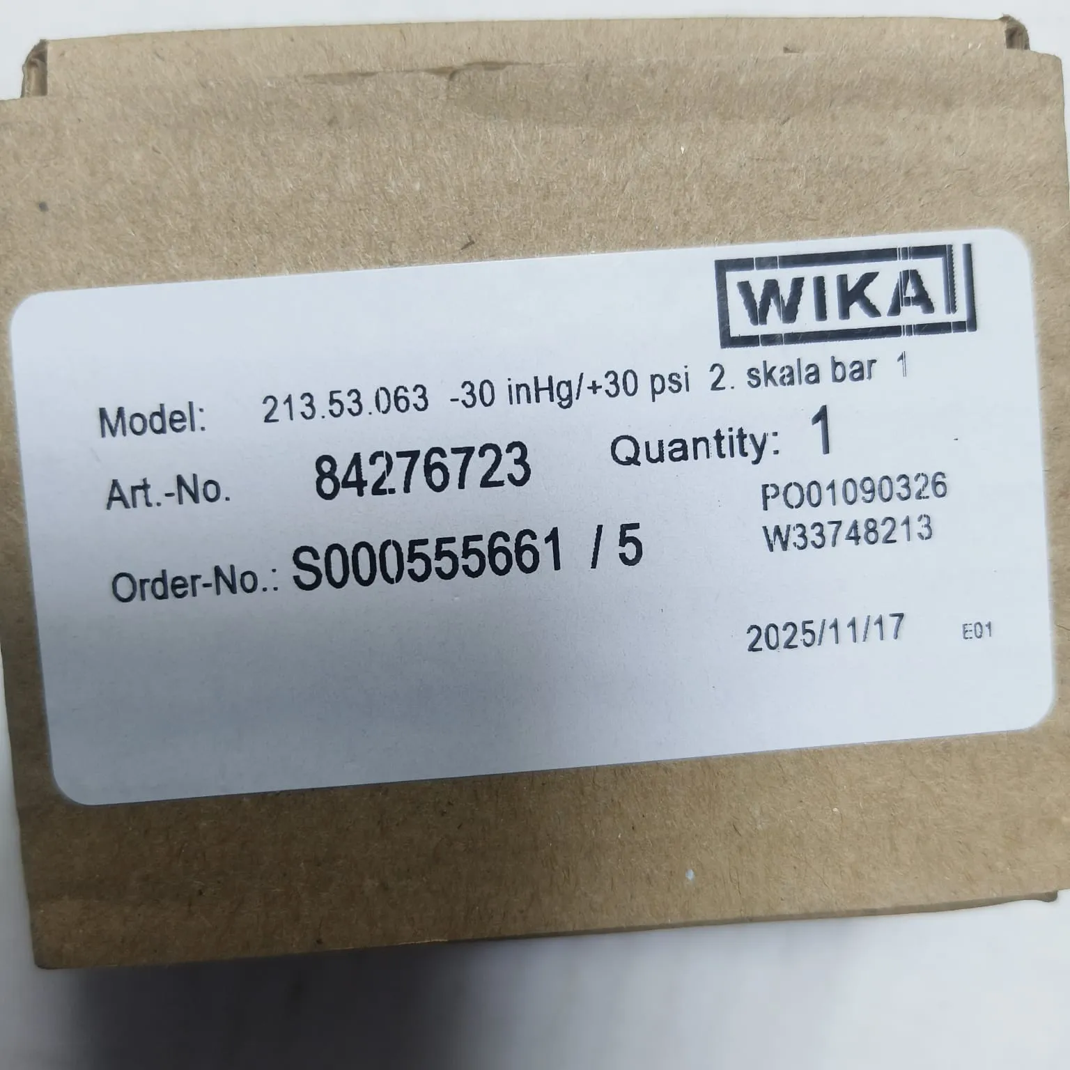 WIKA Compound Gauge 213.53.063, -30 inHg...+30 psi, Dual Scale, 2.5" Dial, 1/4" Male NPT Lower Mount, 84276723 - image 2