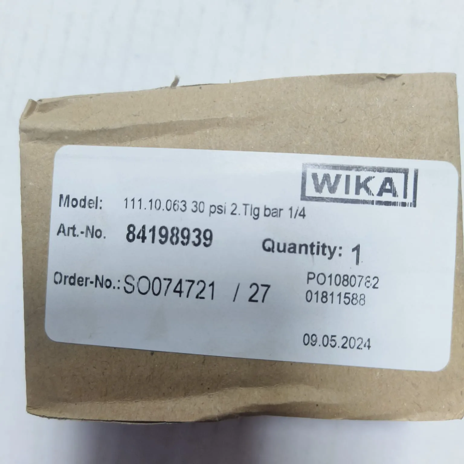 WIKA Pressure Gauge 111.10.063, 0...30 psi, Dry Black Steel Case, Dual Scale, 2.5" Dial, 1/4" Male NPT Lower Mount, 84198939 - image 2
