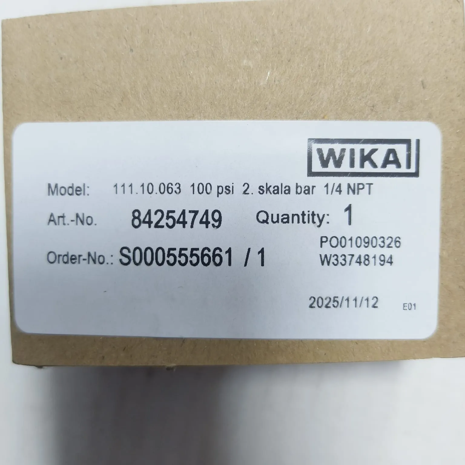 WIKA Pressure Gauge 111.10.063, 0...100 psi, Dry Black Steel Case, Dual Scale, 2.5" Dial, 1/4" Male NPT Lower Mount, 84254749 - image 2