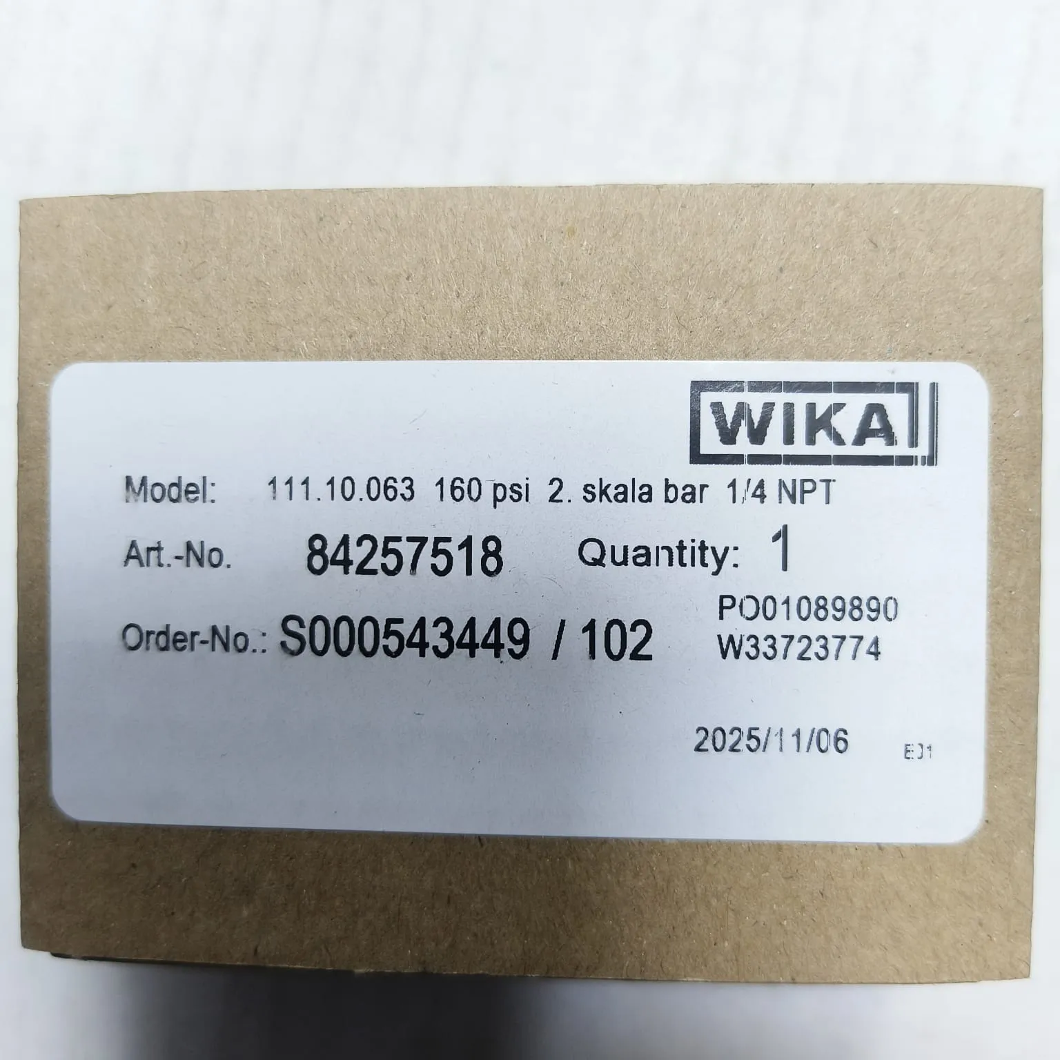 WIKA Pressure Gauge 111.10.063, 0...160 psi, Dry Black Steel Case, Dual Scale, 2.5" Dial, 1/4" Male NPT Lower Mount, 84257518 - image 2