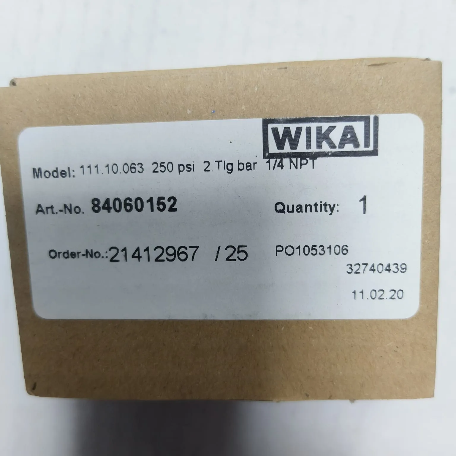 WIKA Pressure Gauge 111.10.063, 0...250 psi, Dry Black Steel Case, Dual Scale, 2.5" Dial, 1/4" Male NPT Lower Mount, 84060152 - image 2
