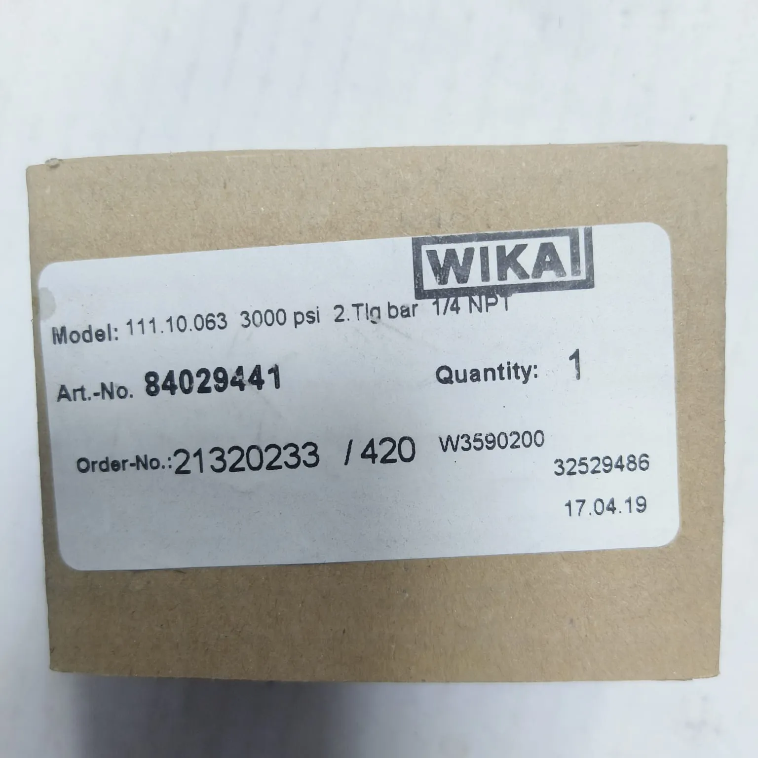 WIKA Pressure Gauge 111.10.063, 0...3000 psi, Dry Black Steel Case, Dual Scale, 2.5" Dial, 1/4" Male NPT Lower Mount, 84029441 - image 2