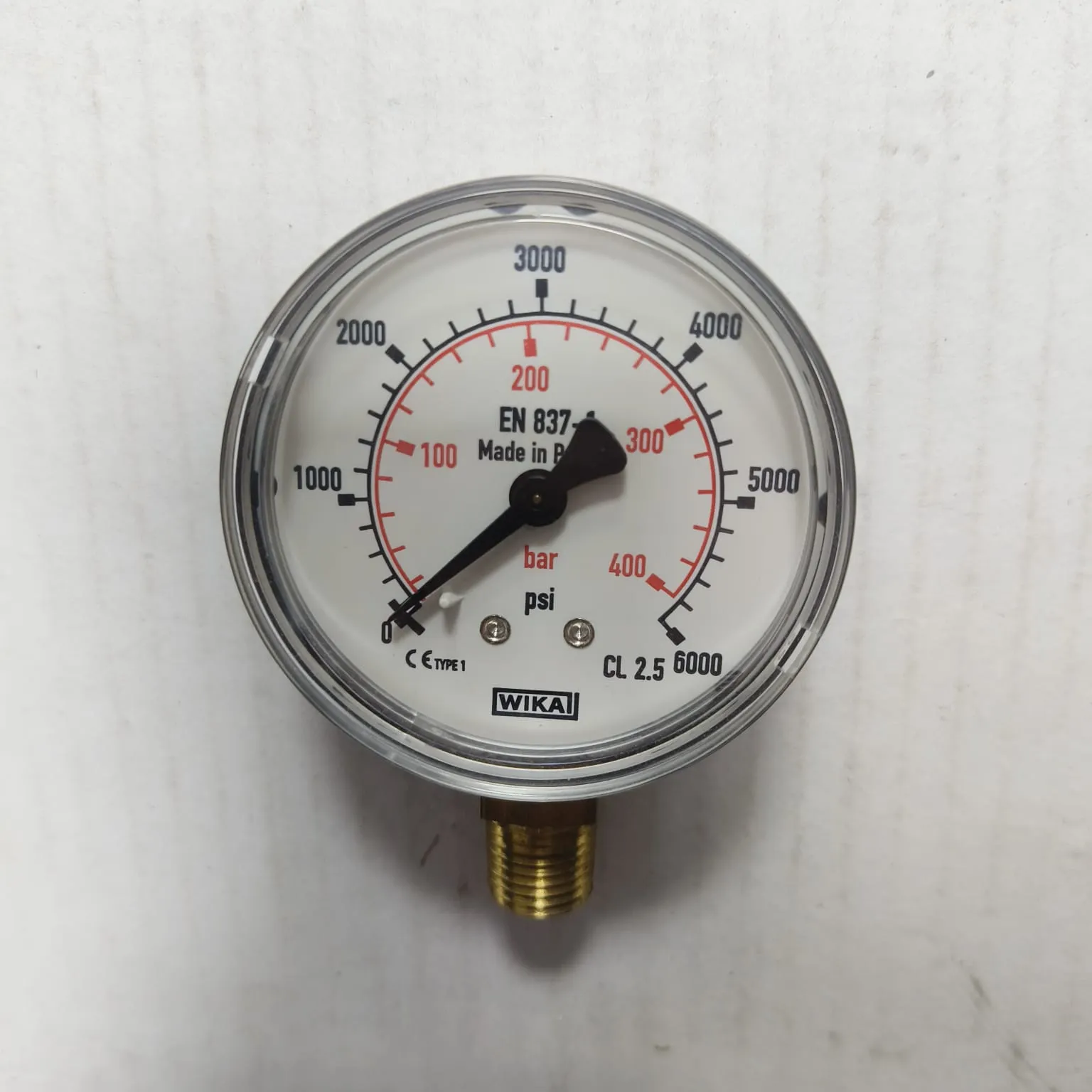 WIKA Pressure Gauge 111.10.063, 0...6000 psi, Dry Black Steel Case, Dual Scale, 2.5" Dial, 1/4" Male NPT Lower Mount, 39997879 - image 3