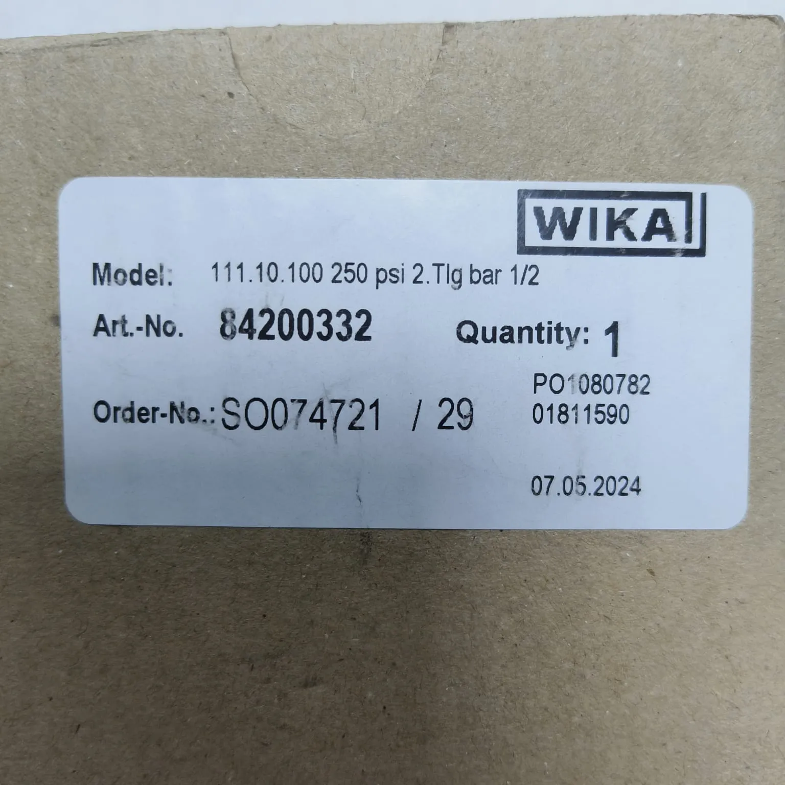 WIKA Pressure Gauge 111.10.100, 0...250 psi, Dry Black Steel Case, Dual Scale, 4" Dial, 1/2" Male NPT Lower Mount, 84200332 - image 2