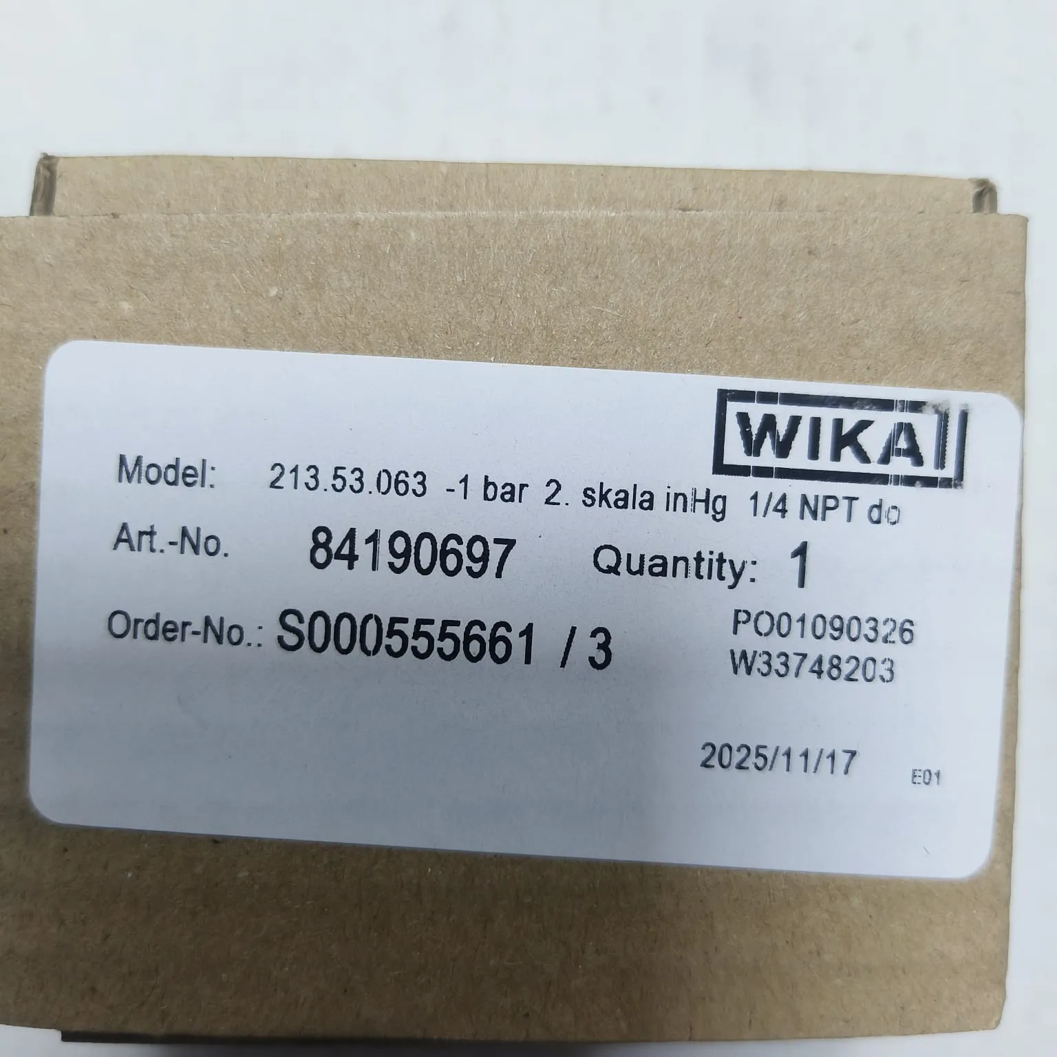 WIKA Vacuum Gauge 213.53.063, -1...0 bar, 2nd Scale inHg, 2.5" Dial, 1/4" Male NPT Lower Mount, 84190697 - image 2