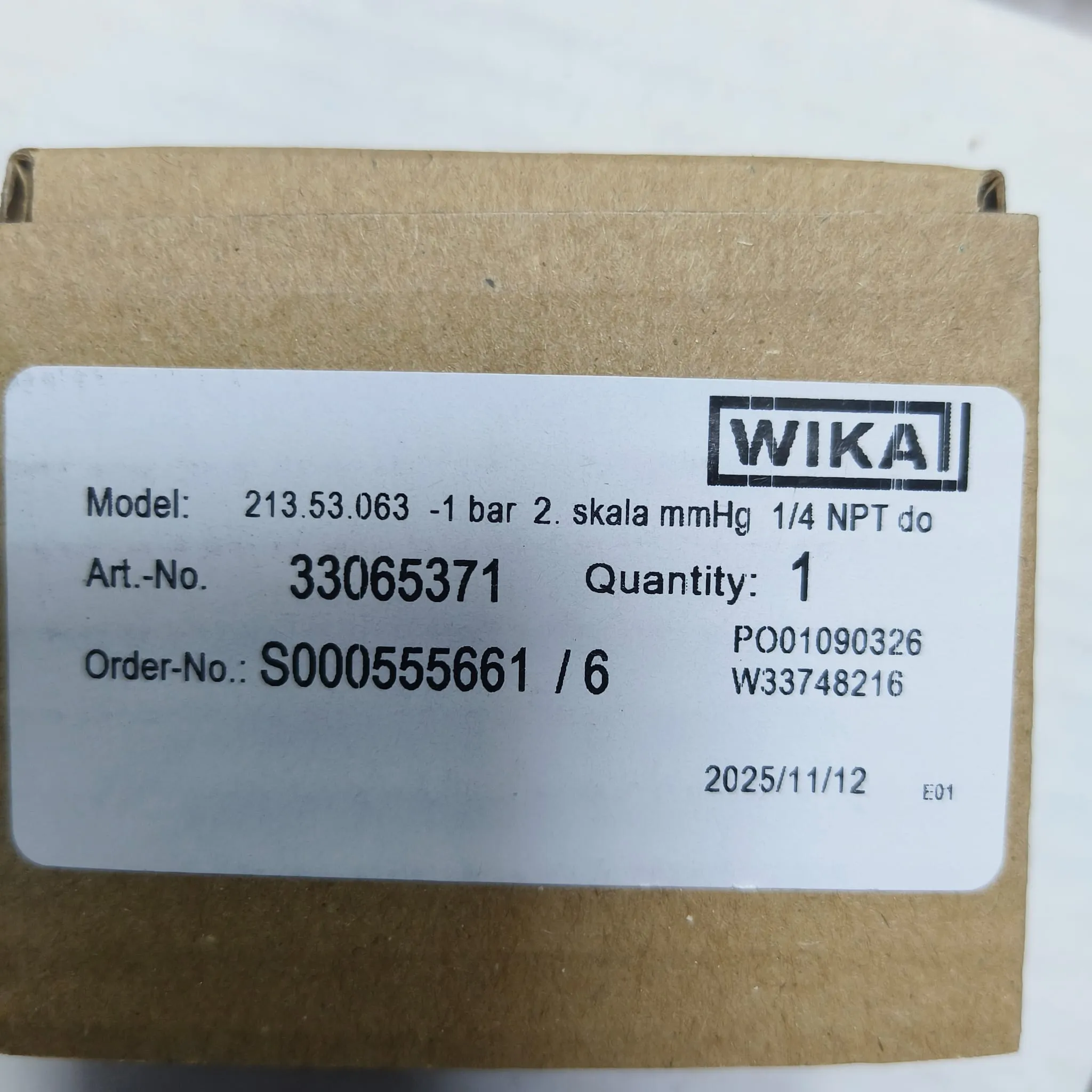 WIKA Vacuum Gauge 213.53.063, -1...0 bar, 2nd Scale mmHg, 2.5" Dial, 1/4" Male NPT Lower Mount, 33065371 - image 2