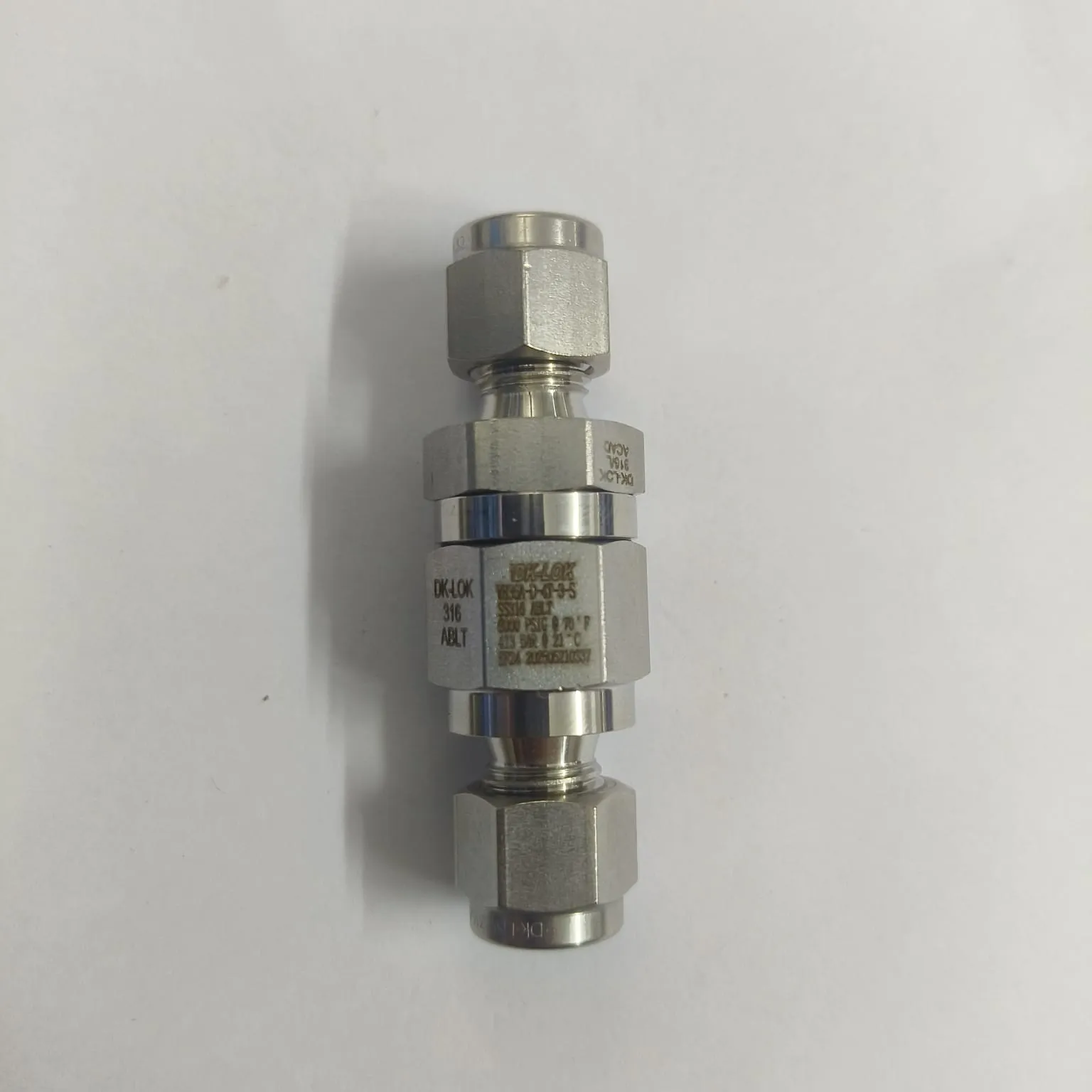 DK-LOK VH36 Series High Pressure Check Valve, 6,000 psig, 1/4" Tube OD Connections, SS316, VH36A-D-4T-3-S - image 2