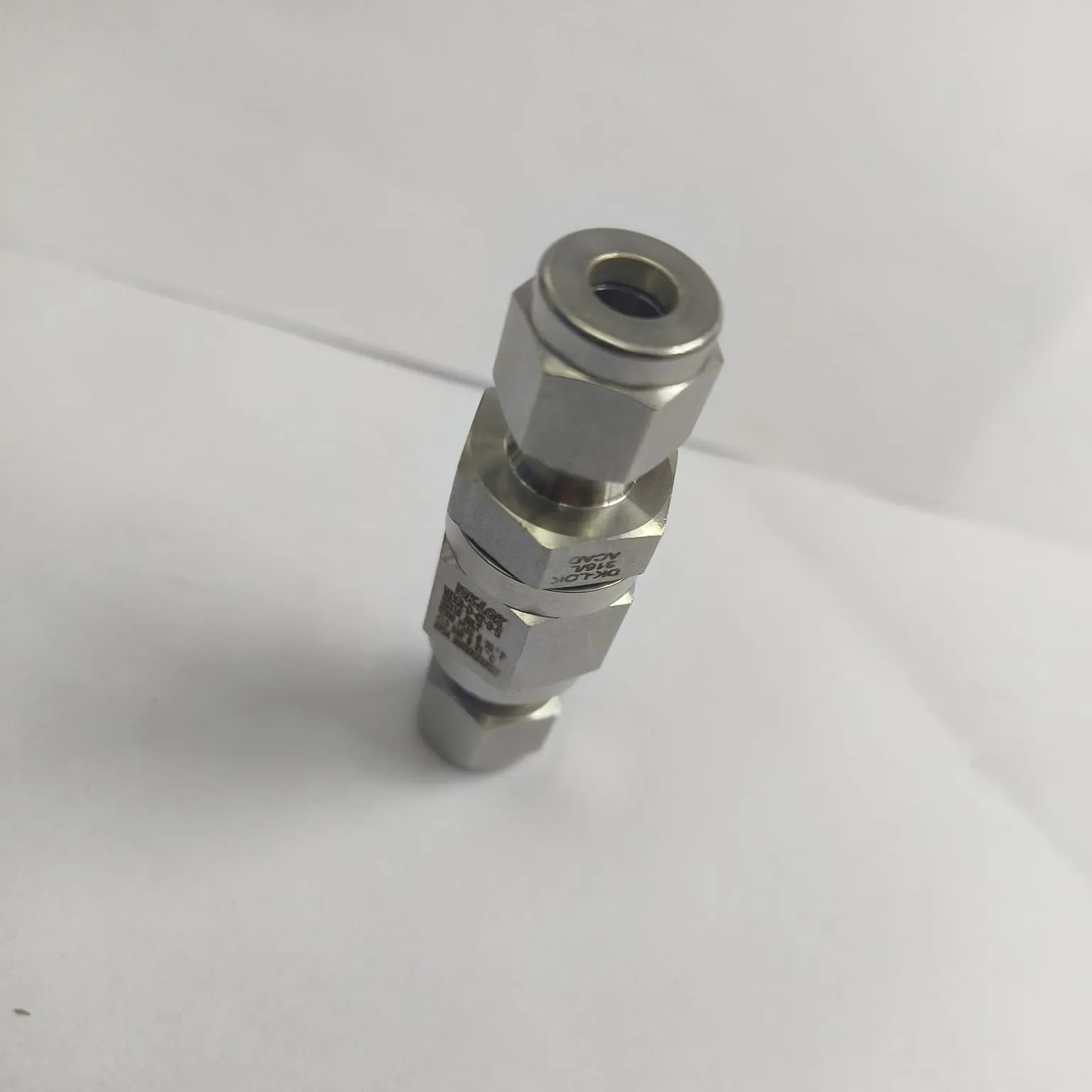 DK-LOK VH36 Series High Pressure Check Valve, 6,000 psig, 1/4" Tube OD Connections, SS316, VH36A-D-4T-3-S - image 3