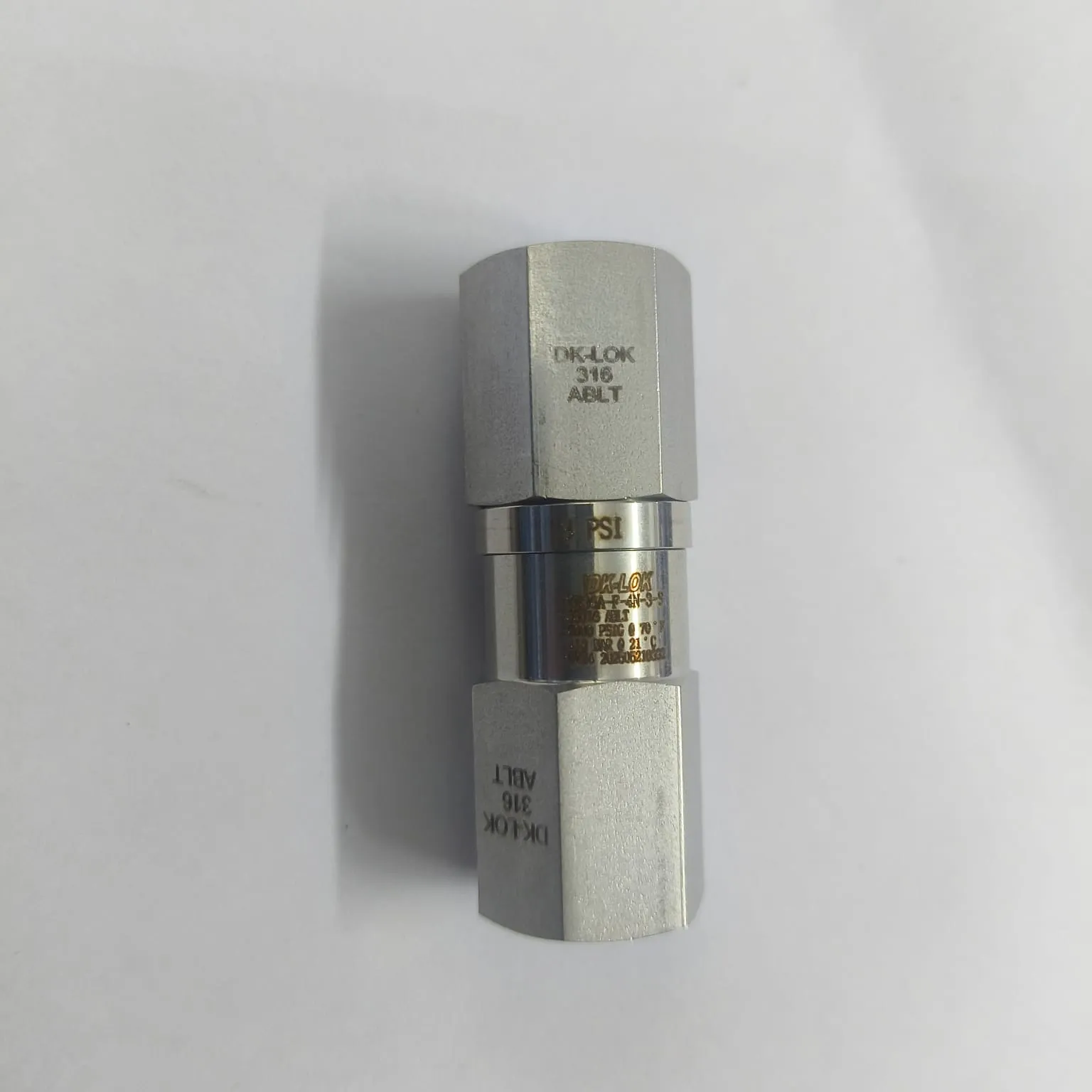 DK-LOK VH36 Series High Pressure Check Valve, 6,000 psig, 1/4" Female NPT Connections, SS316, VH36A-F-4N-3-S - image 2