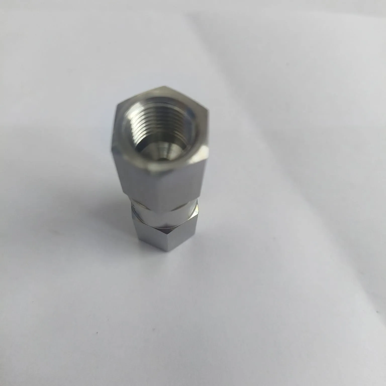 DK-LOK VH36 Series High Pressure Check Valve, 6,000 psig, 1/4" Female NPT Connections, SS316, VH36A-F-4N-3-S - image 3
