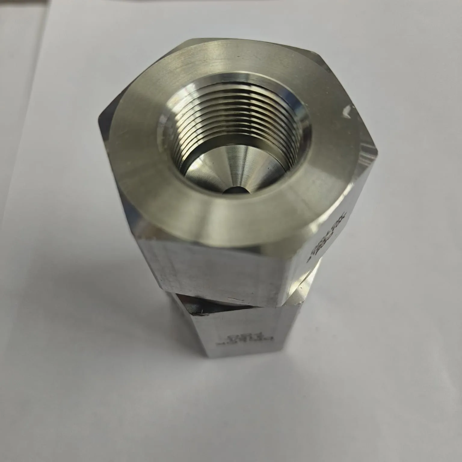 DK-LOK VH36 Series High Pressure Check Valve, 10,000 psig, 3/4" Female NPT Connections, SS316, VH36B-F-12N-10K-3-S - image 3