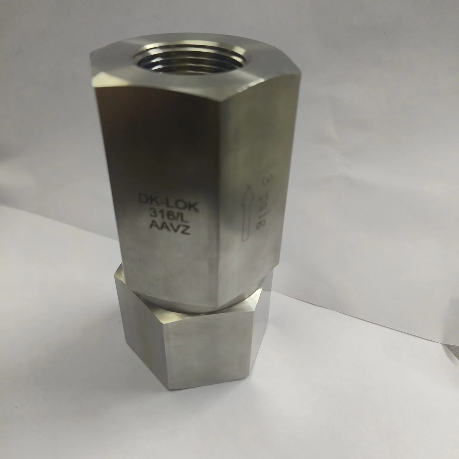 DK-LOK VH36 Series High Pressure Check Valve, 10,000 psig, 1" Female NPT Connections, SS316, VH36B-F-16N-10K-3-S - image 4