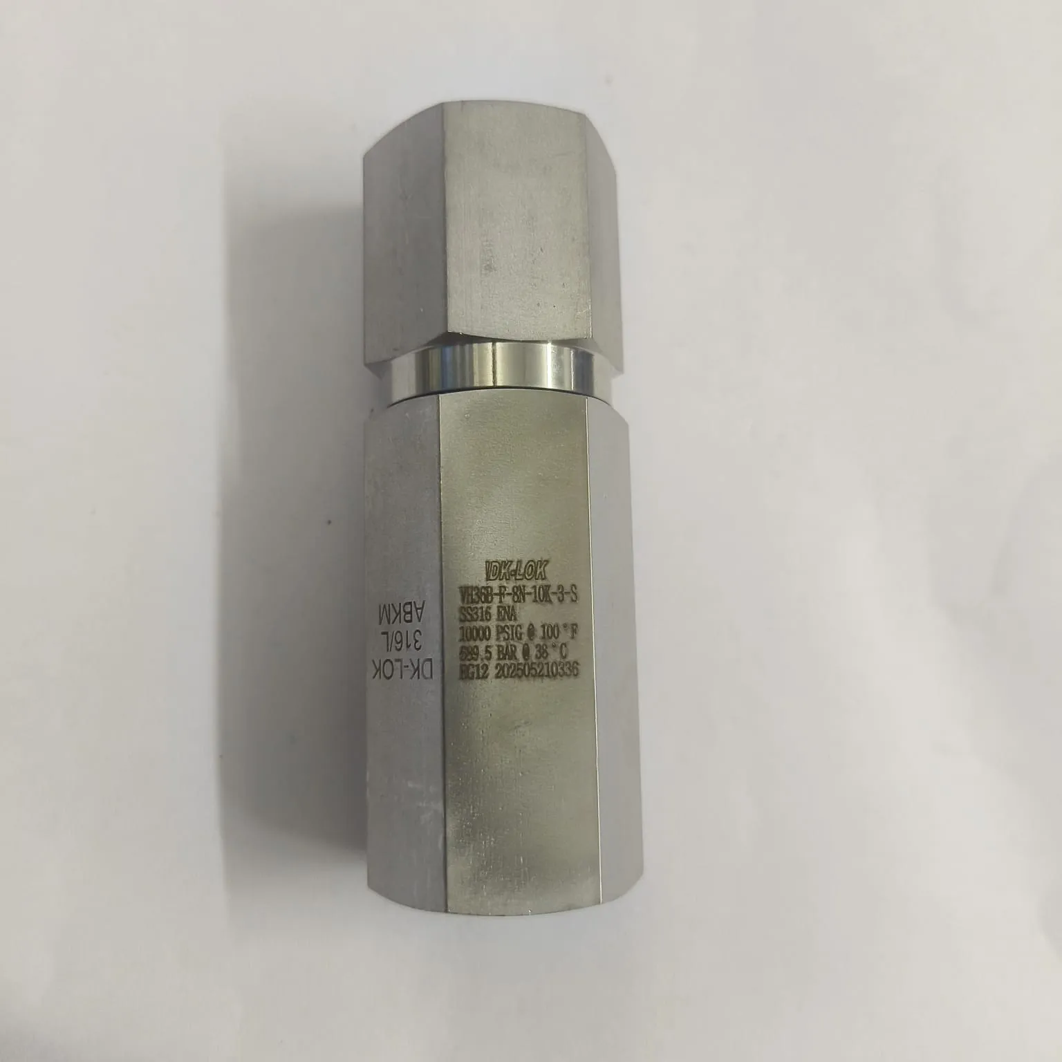 DK-LOK VH36 Series High Pressure Check Valve, 10,000 psig, 1/2" Female NPT Connections, SS316, VH36B-F-8N-10K-3-S - image 2