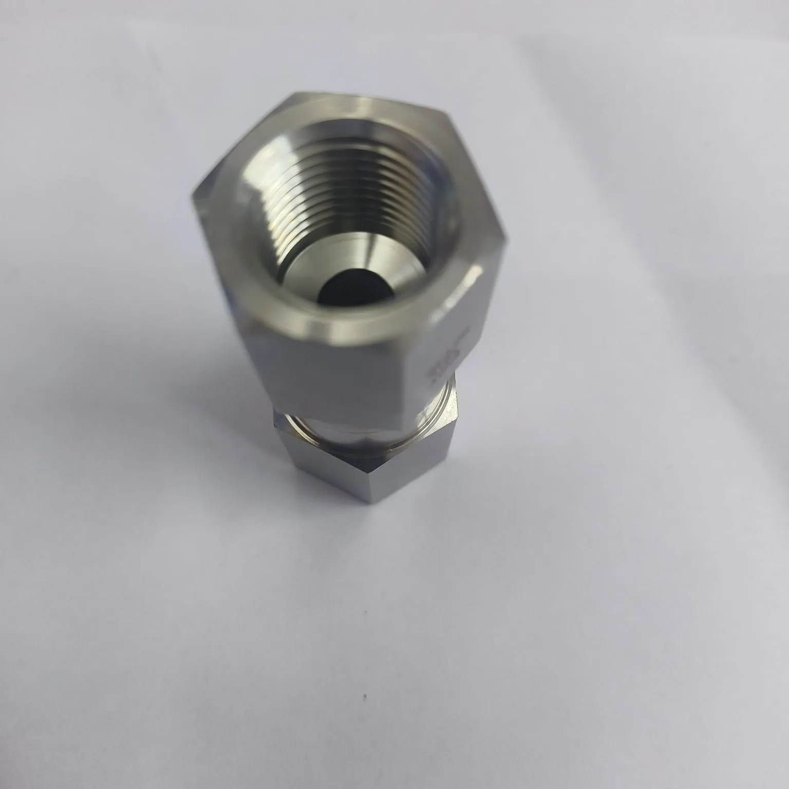 DK-LOK VH36 Series High Pressure Check Valve, 4,900 psig, 1/2" Female NPT Connections, SS316, VH36B-F-8N-3-S - image 3