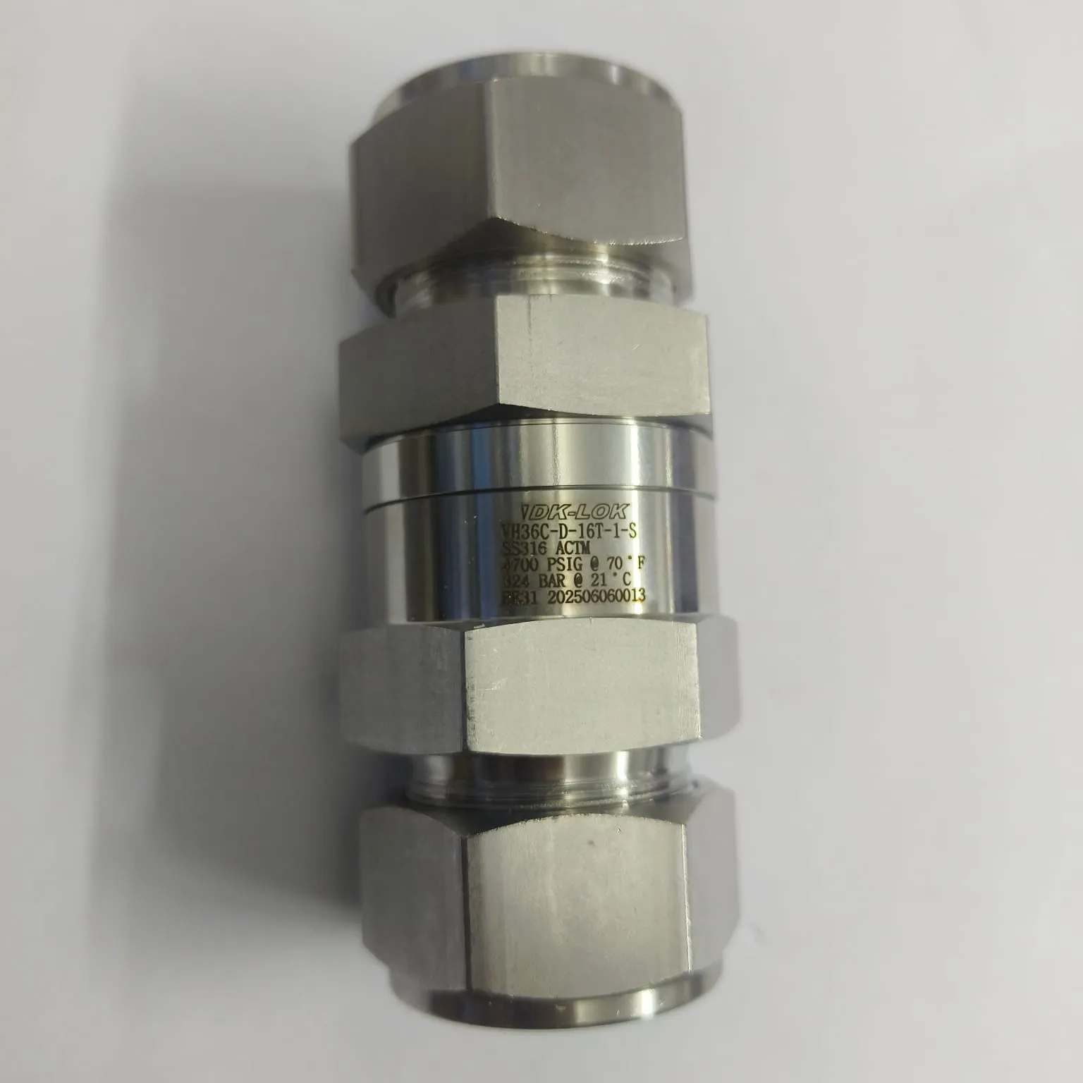 DK-LOK VH36 Series High Pressure Check Valve, 4,700 psig, 1" Tube OD Connections, SS316, VH36C-D-16T-1-S - image 2