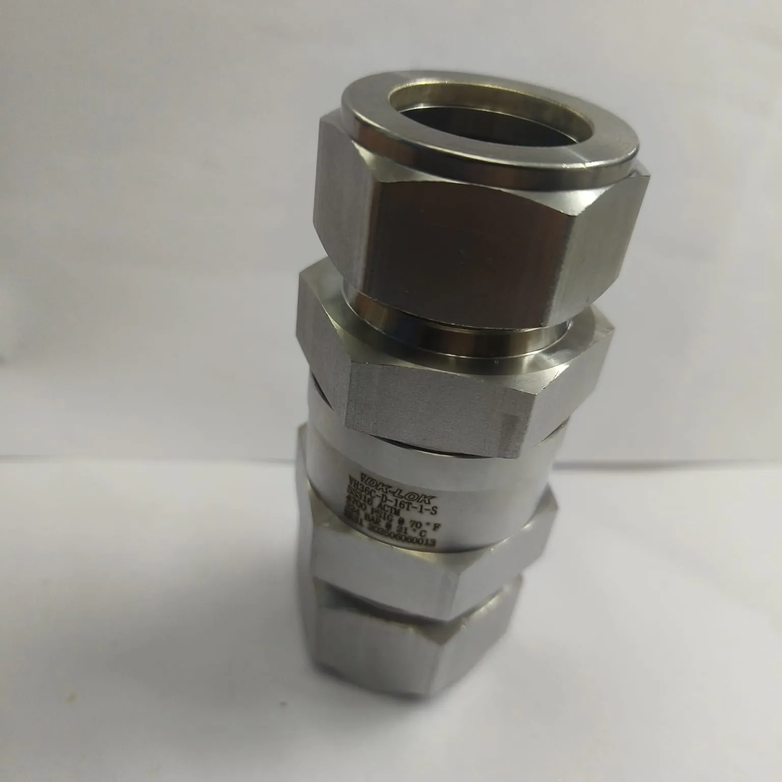 DK-LOK VH36 Series High Pressure Check Valve, 4,700 psig, 1" Tube OD Connections, SS316, VH36C-D-16T-1-S - image 3