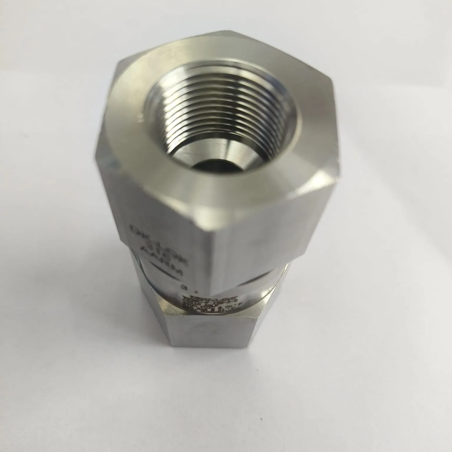 DK-LOK VH36 Series High Pressure Check Valve, 4,600 psig, 3/4" Female NPT Connections, SS316, VH36C-F-12N-3-S - image 3