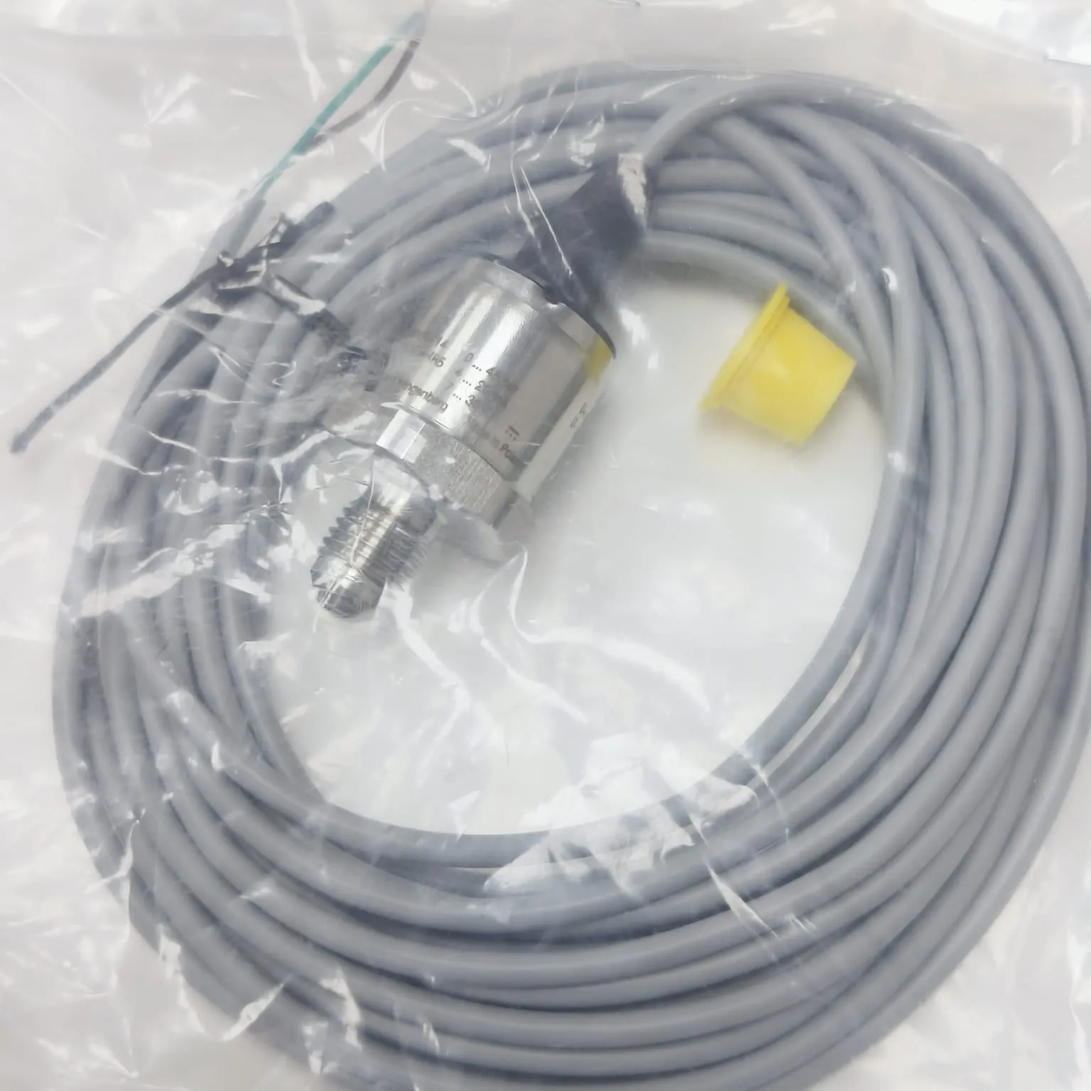 WIKA R-1 Pressure Transmitter, 0... 45 Bar Gauge, 7/16-20UNF-2A 90GRD Connection, Flying Lead 5m Cable, 2-wire, 83194314 - image 2