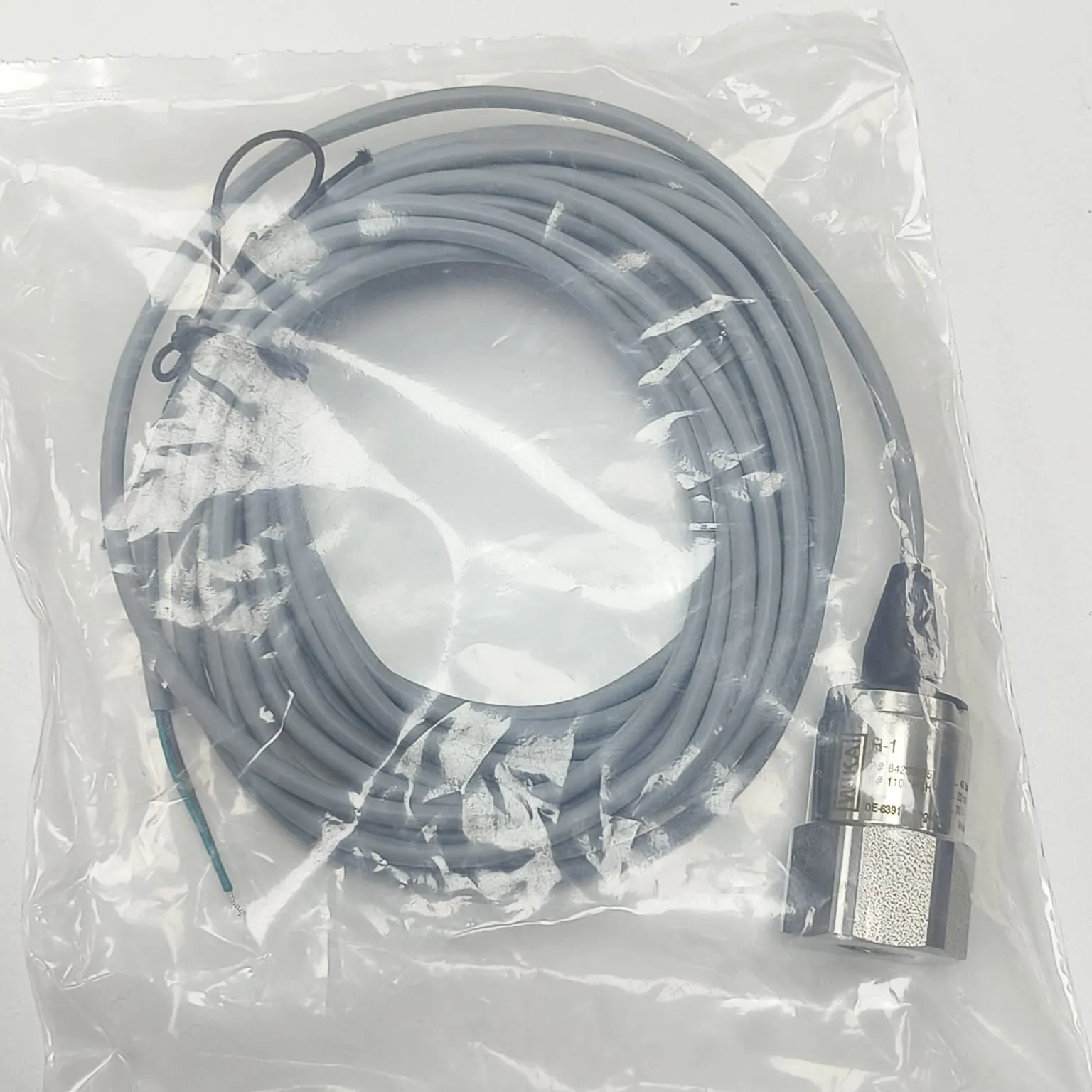 WIKA R-1 Pressure Transmitter, -1...+45 Bar Gauge, 7/16-20UNF-2B Schrader Connection, Flying Lead 5m Cable, 2-wire, 84238685 - image 2