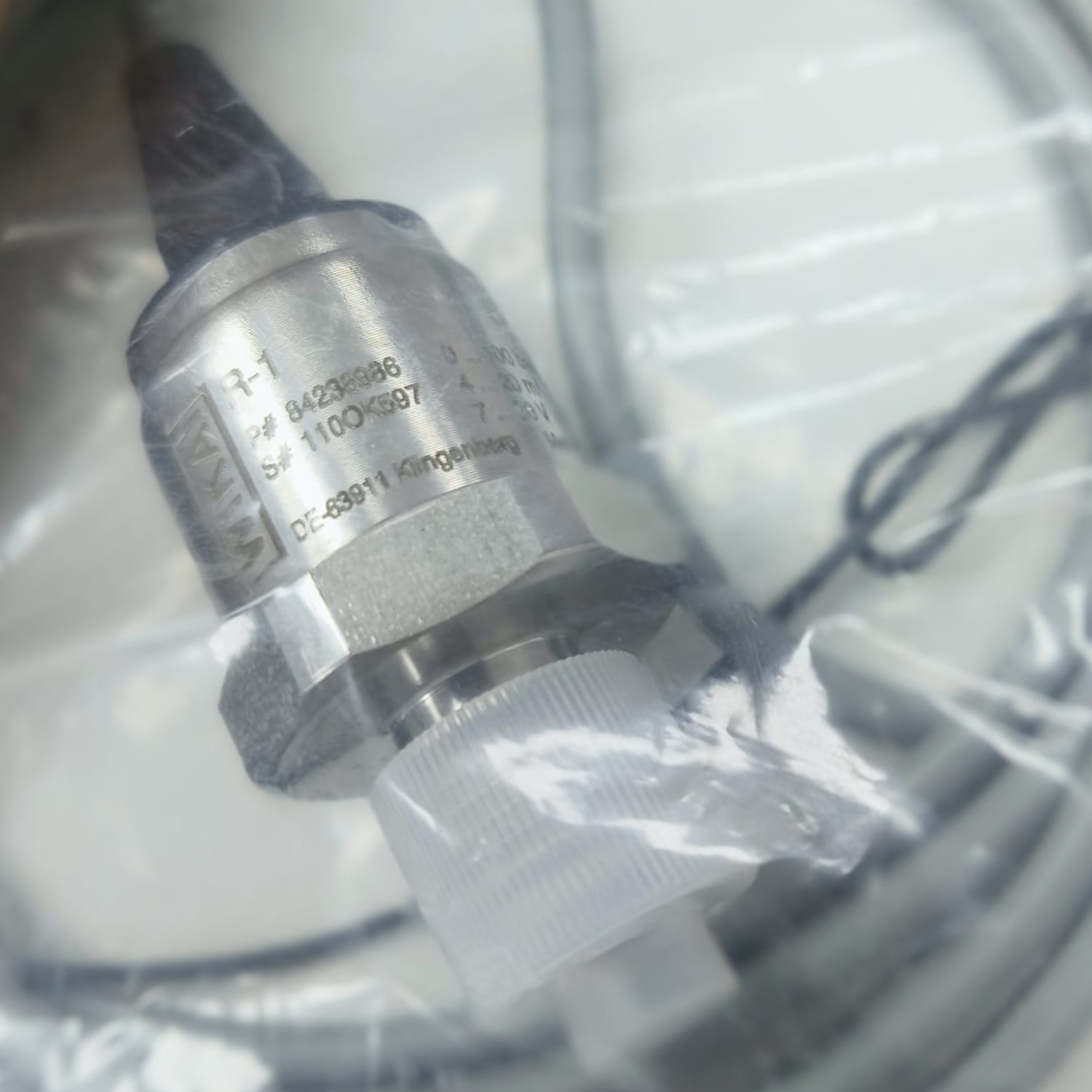 WIKA R-1 Pressure Transmitter, 0... 100 Bar Gauge, G1/4B EN837 Connection, Flying Lead 2m Cable, 2-wire, 84238986 - image 2